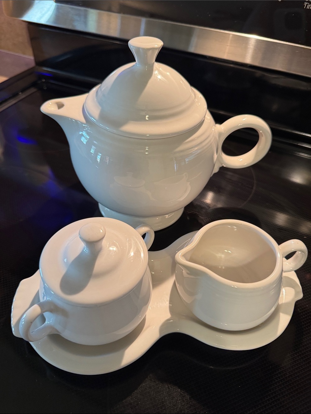 Fiestaware White Teapot with Sugar and Creamer plus Tray - Picture 10 of 10